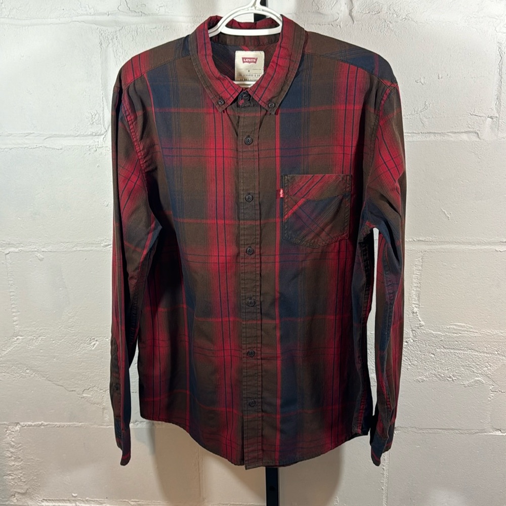 Levi’s Plaid Button Down Shirt Size M Red Long Sleeve